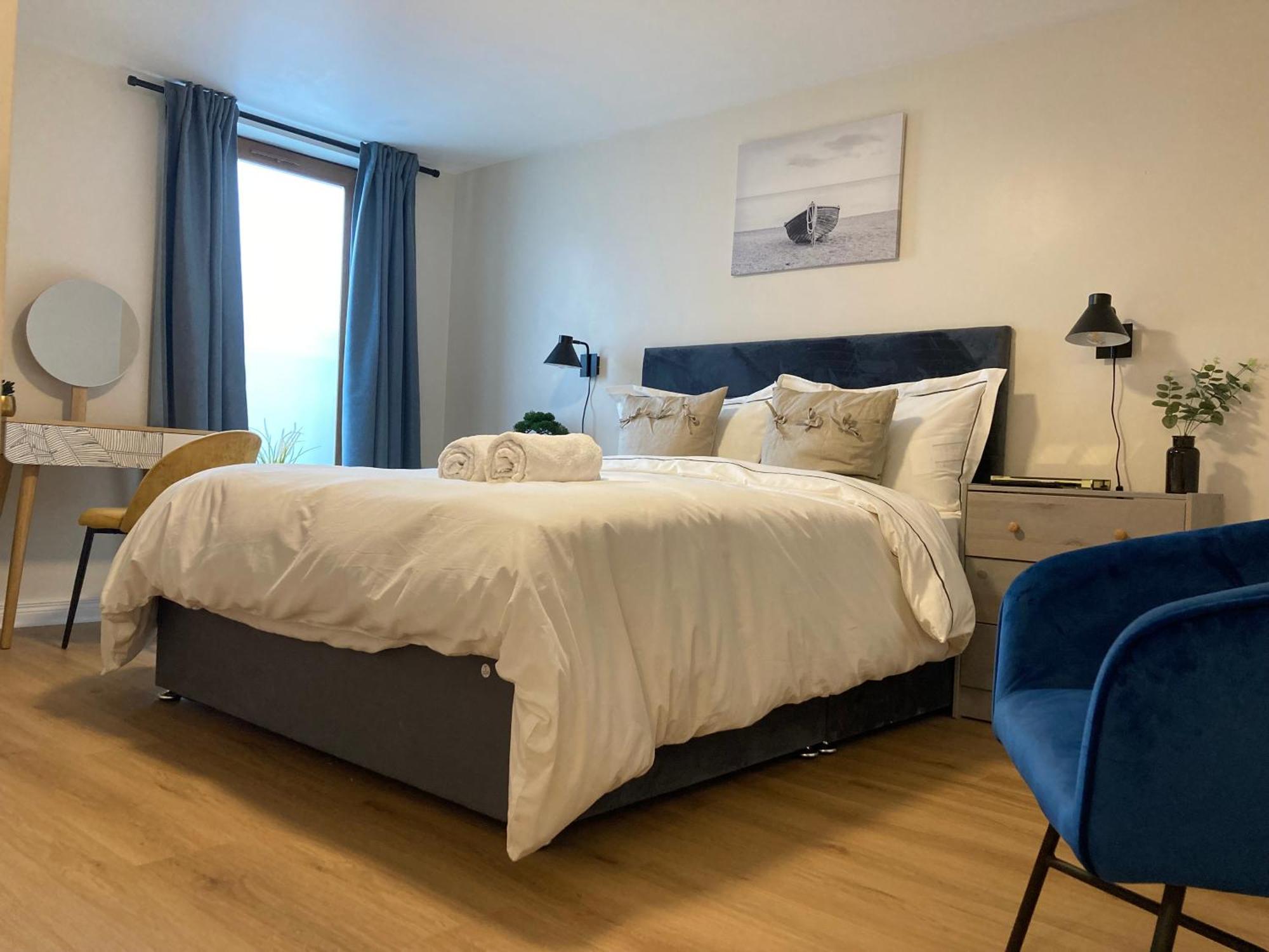 Smart 4K Tvs In All Bedrooms Double Vanity Sink Belfast Eksteriør bilde