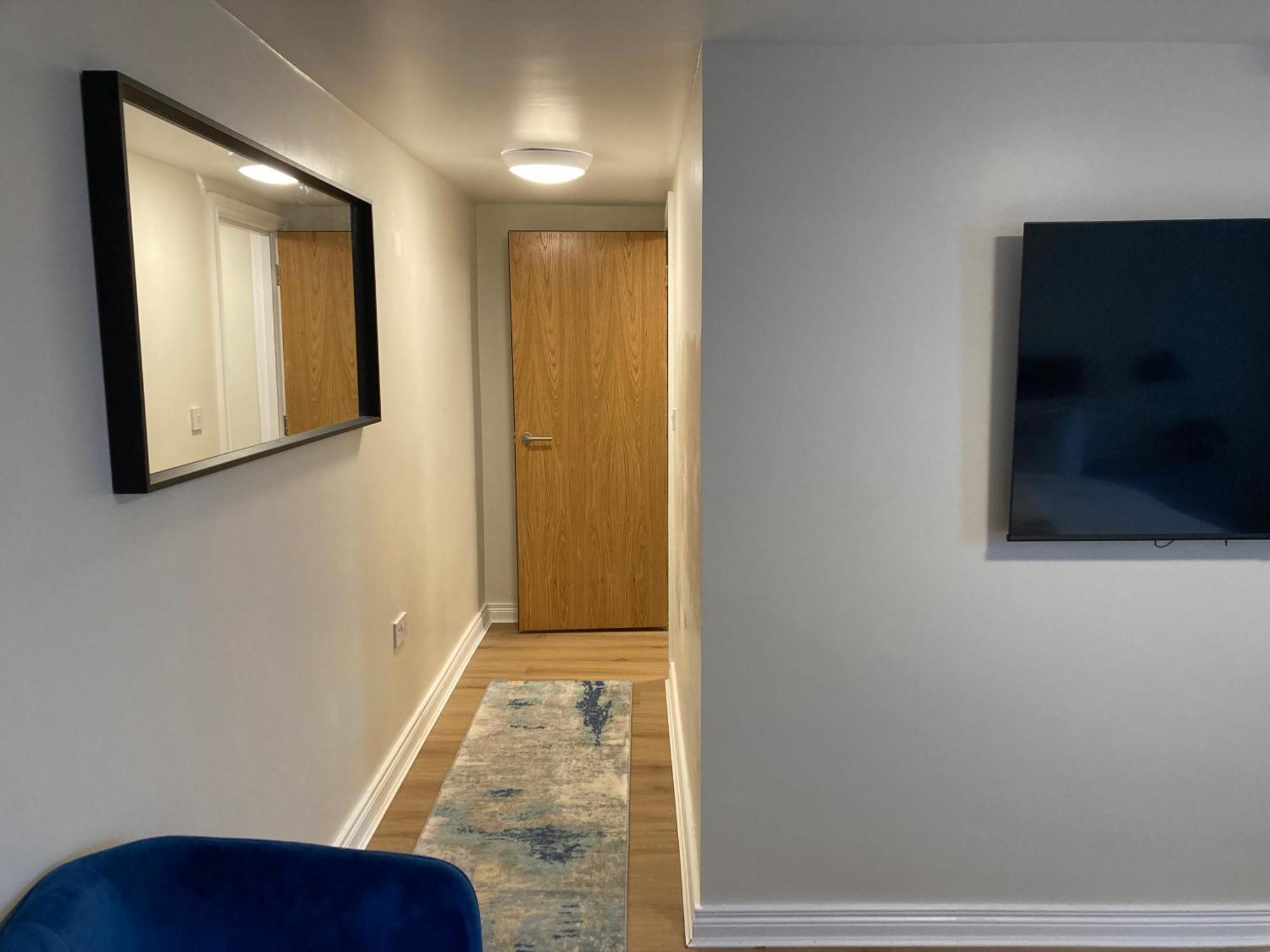Smart 4K Tvs In All Bedrooms Double Vanity Sink Belfast Eksteriør bilde